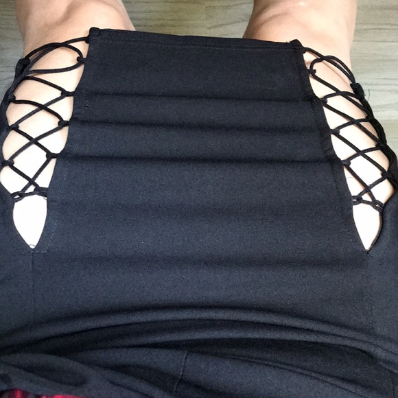 MISSGUIDED Plunging Neckline Dress - Picture 2 of 6